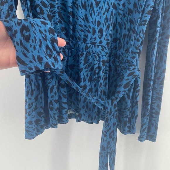 •Ann Taylor• Women's Leopard Print‎ Top - Picture 2 of 7